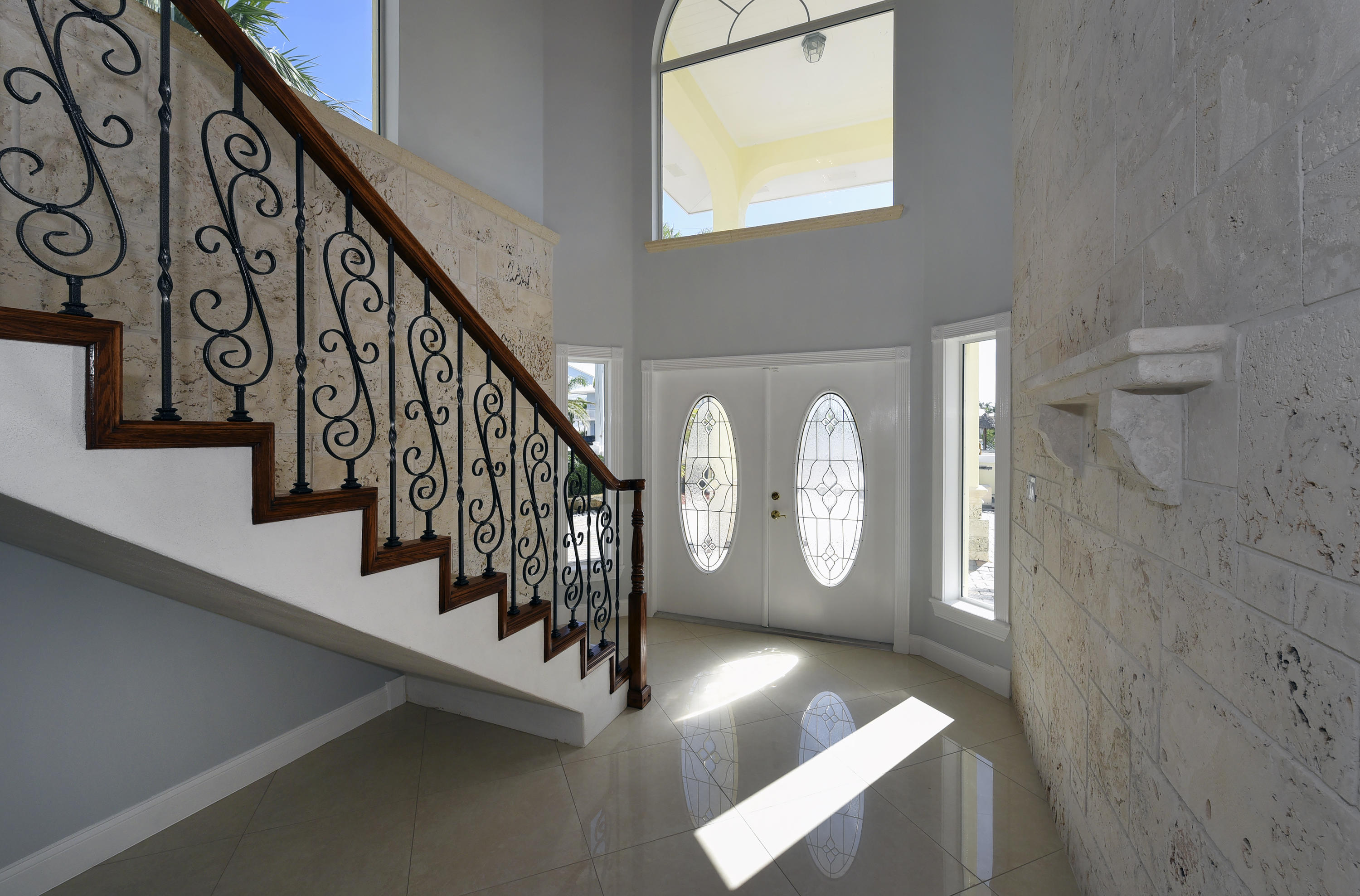 69 Mutiny Place Key Largo, FL 33037 - Photo 9 of 36 Grand Foyer Entrance