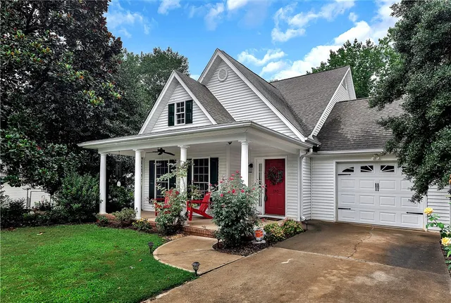 $299,900 | 180 Grand Oak Circle, Pendleton, SC 29670