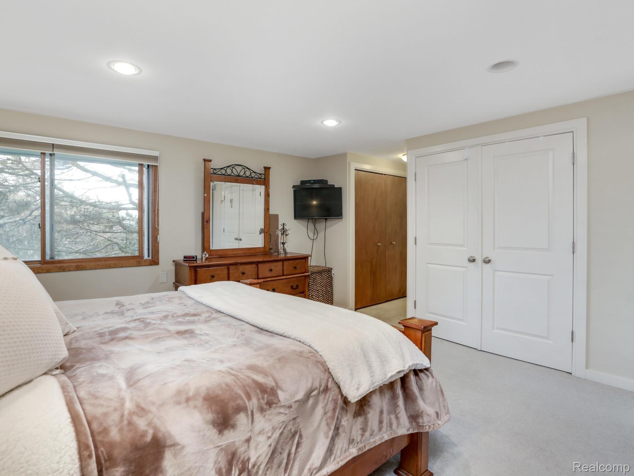 2965 Meadowbrook Drive Rochester, MI 48309 - Photo 18 of 32 2965 Meadowbrook Dr Rochester-017-016-2965 Meadowbrook Drive-MLS_Size.jpg