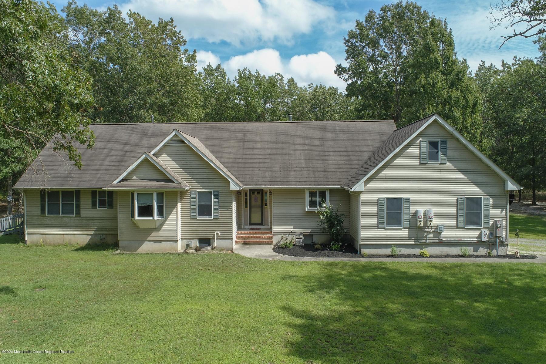 137 Pasadena Road Whiting, NJ 08759 - Photo 2 of 31 121-208461934-1599175981