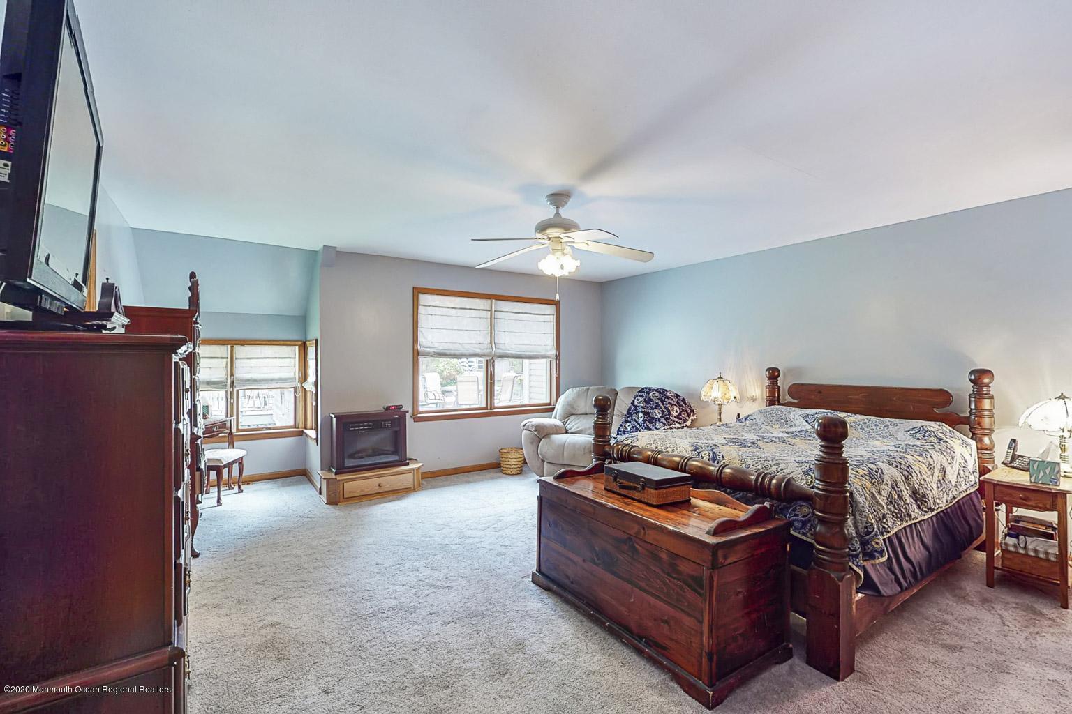 137 Pasadena Road Whiting, NJ 08759 - Photo 14 of 31 121-387464331-1599175946