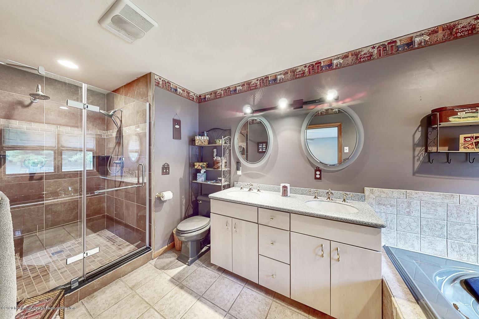 137 Pasadena Road Whiting, NJ 08759 - Photo 15 of 31 121-1324913758-1599175946
