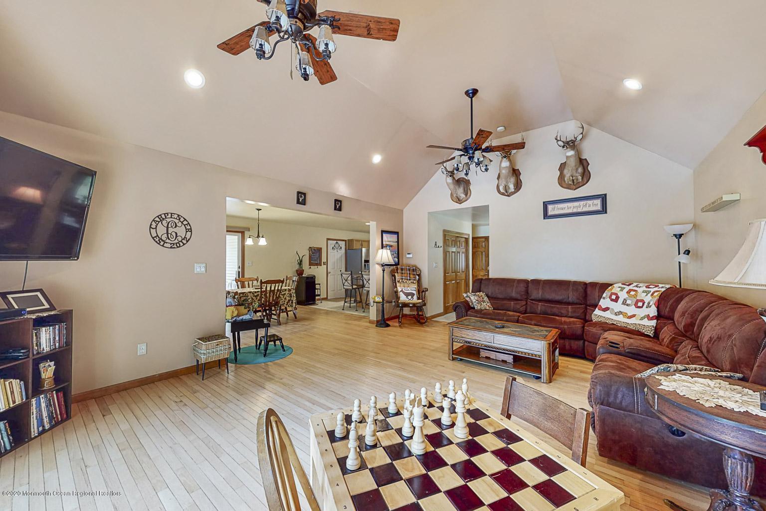 137 Pasadena Road Whiting, NJ 08759 - Photo 3 of 31 121-162339062-1599175945