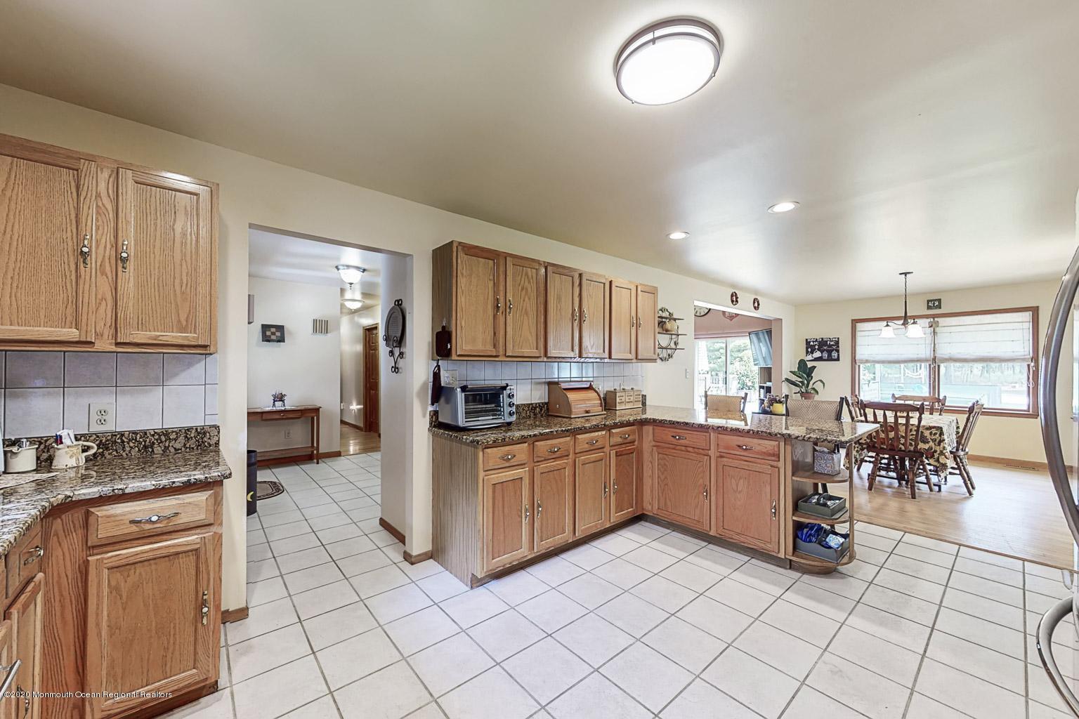 137 Pasadena Road Whiting, NJ 08759 - Photo 10 of 31 121-2113794756-1599175945