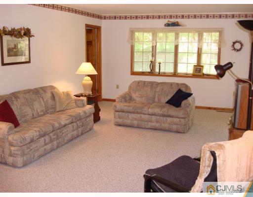 21 Wheeler Road Kendall Park, NJ 08824 - Photo 6 of 10 Gallery Image 6