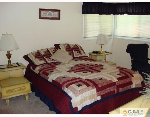 21 Wheeler Road Kendall Park, NJ 08824 - Photo 7 of 10 Gallery Image 7