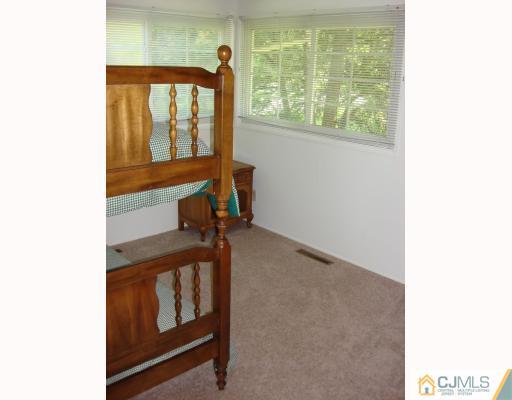 21 Wheeler Road Kendall Park, NJ 08824 - Photo 8 of 10 Gallery Image 8