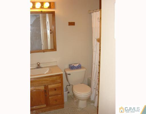 21 Wheeler Road Kendall Park, NJ 08824 - Photo 9 of 10 Gallery Image 9