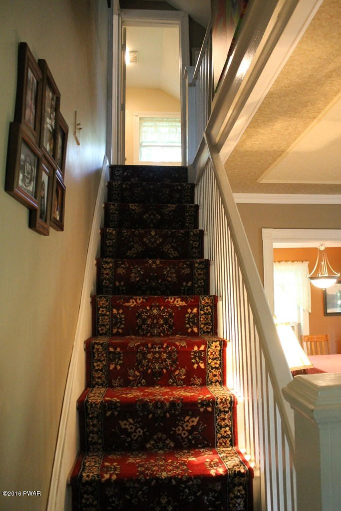 325 Rowe Street Hawley, PA 18428 - Photo 9 of 37
