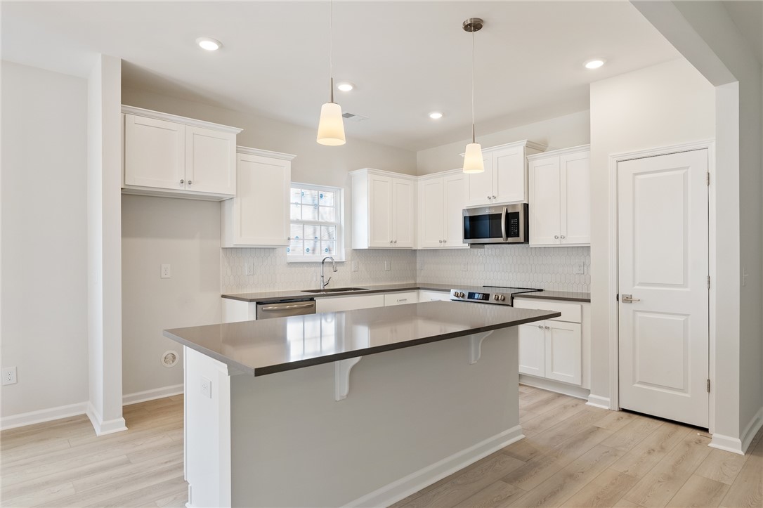 118 Lakeside Drive Anderson, SC 29621 - Photo 4 of 24