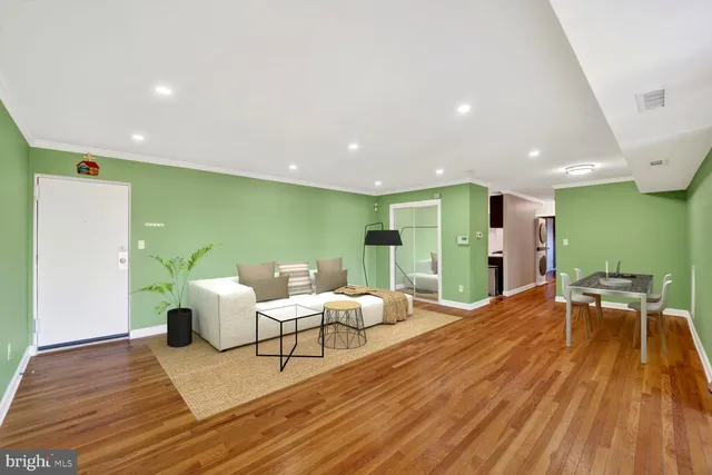 $159,900 | 5536 Karen Elaine Drive, Unit 1610, Hyattsville, MD 20784