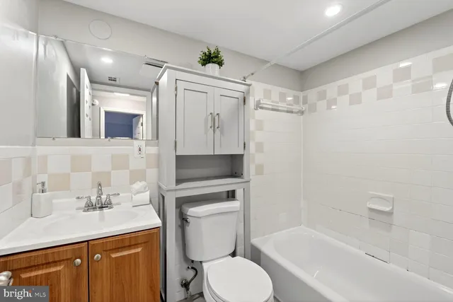 $159,900 | 5536 Karen Elaine Drive, Unit 1610, Hyattsville, MD 20784