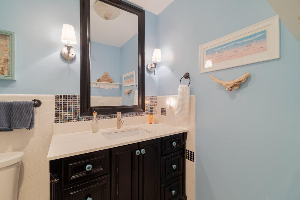 1105 Southwest 14th Street Boca Raton, FL 33486 - Photo 19 of 33 Bathroom 2