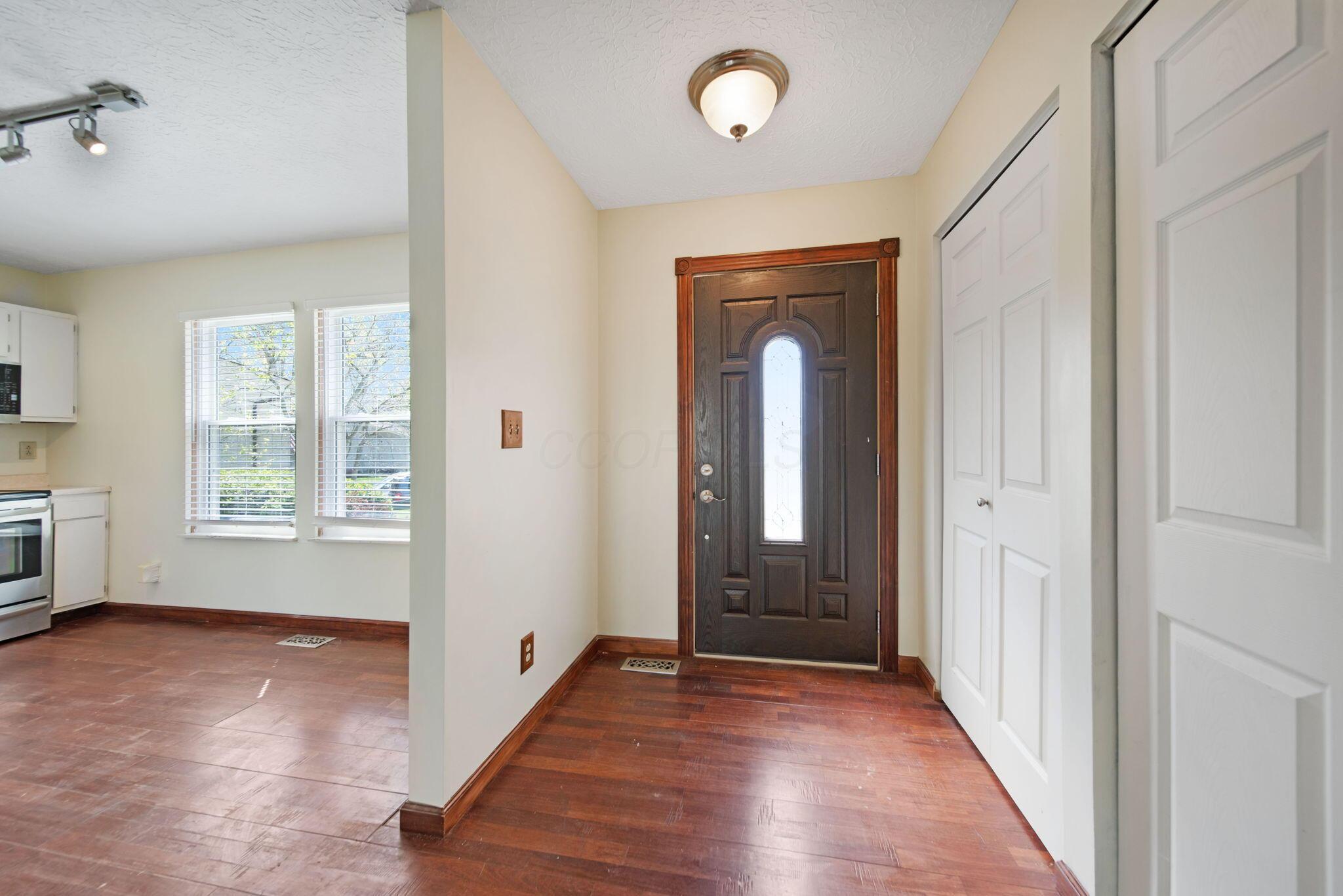 8240 Longhorn Road Powell, OH 43065 - Photo 5 of 30 5