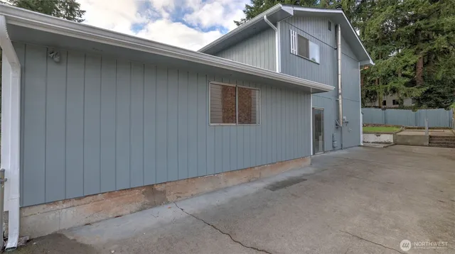 $860,000 | 20527 132nd Avenue Southeast, Kent, WA 98042