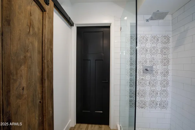 a view of a livingroom with a ceiling fan