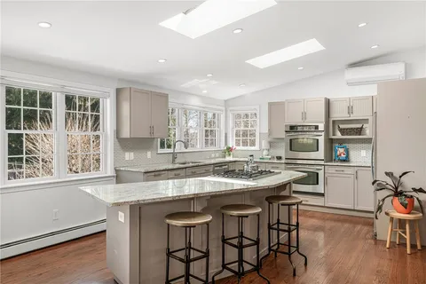 $1,995,000 | 20 Briarfield Road, Barrington, RI 02806