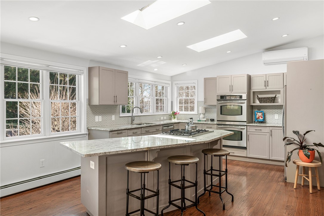 20 Briarfield Road Barrington, RI 02806 - Photo 7 of 45