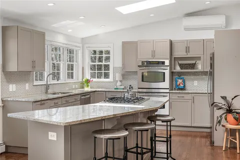 $1,995,000 | 20 Briarfield Road, Barrington, RI 02806