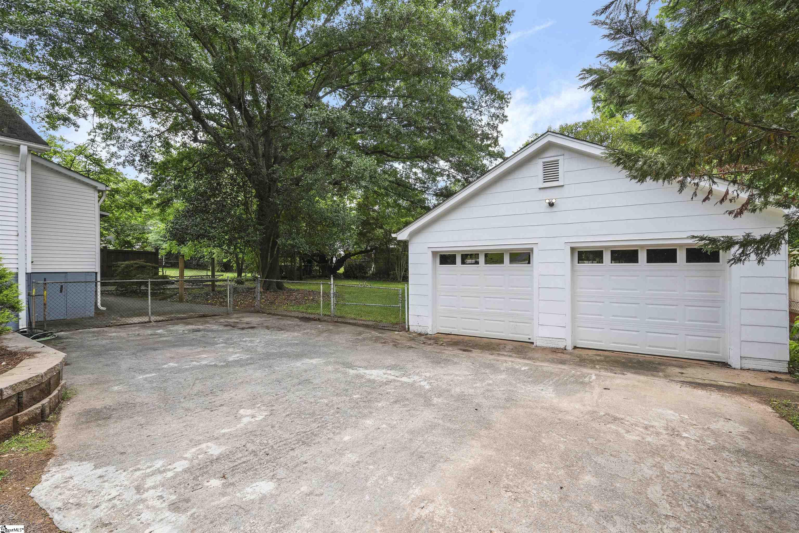 823 North Franklin Road Greenville, SC 29617 - Photo 4 of 24 Gallery Image 4