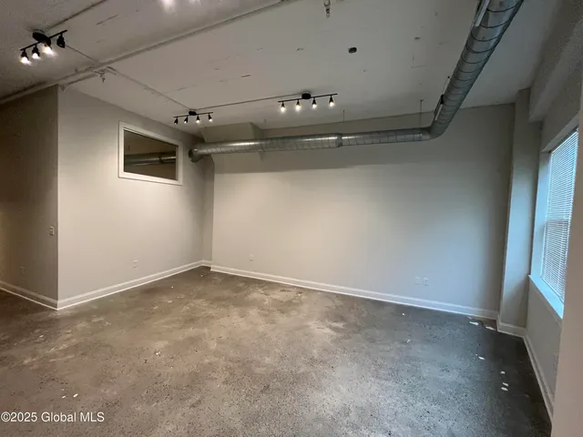 $1,800 | 733 Broadway, Unit 209, Albany, NY 12207