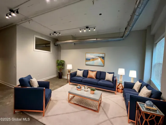 $1,800 | 733 Broadway, Unit 209, Albany, NY 12207