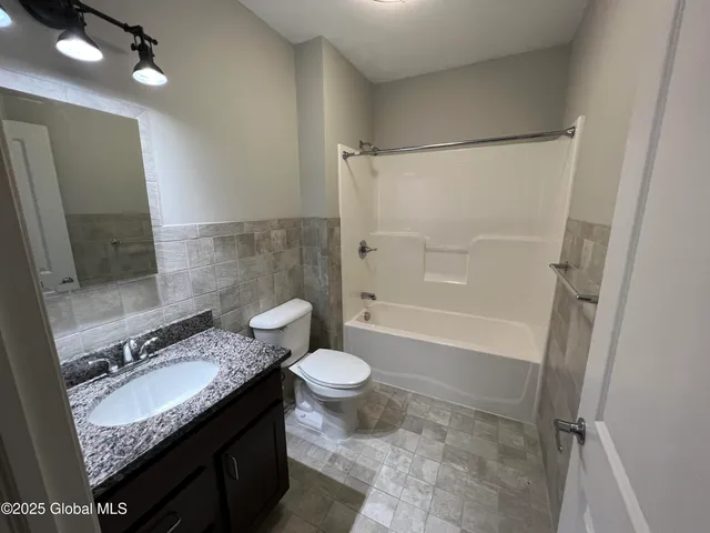 $1,800 | 733 Broadway, Unit 209, Albany, NY 12207