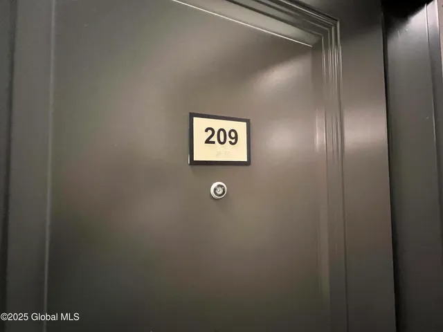 $1,800 | 733 Broadway, Unit 209, Albany, NY 12207