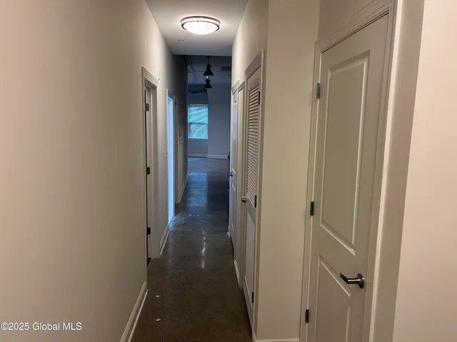 $1,800 | 733 Broadway, Unit 209, Albany, NY 12207