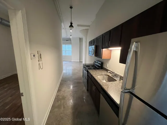 $1,800 | 733 Broadway, Unit 209, Albany, NY 12207