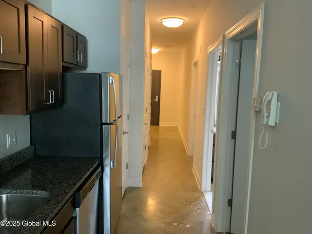 $1,800 | 733 Broadway, Unit 209, Albany, NY 12207