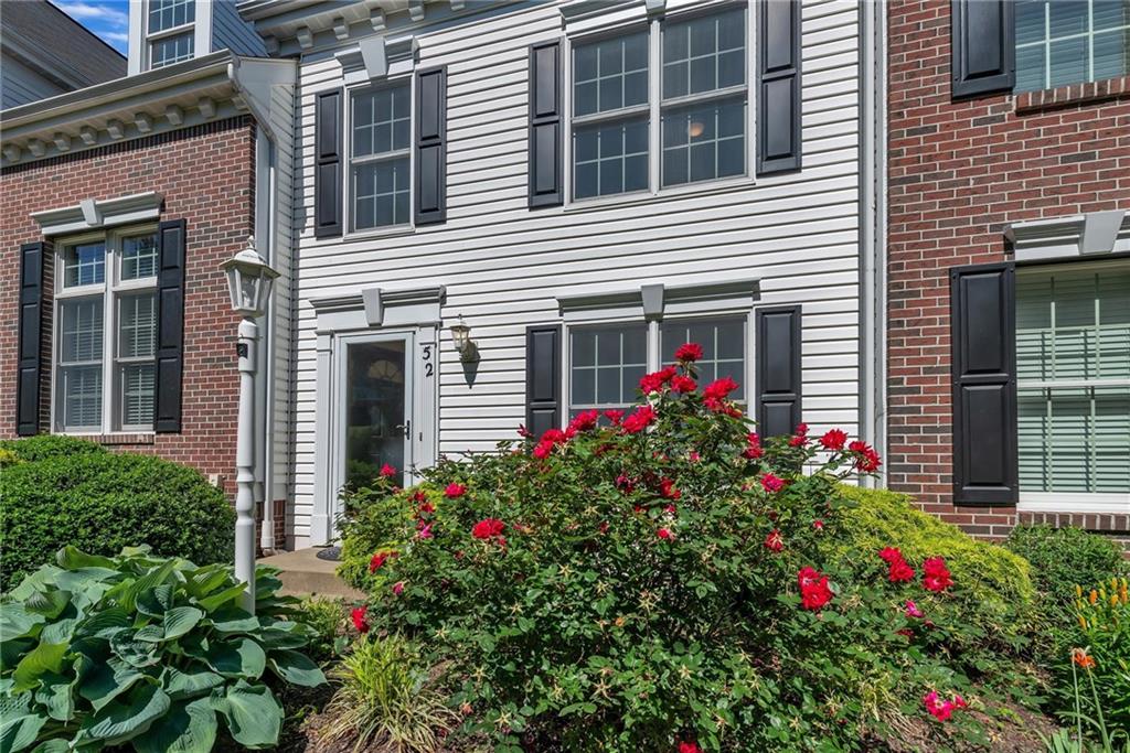 52 Castle View Drive McKees Rocks, PA 15136 - Photo 1 of 25