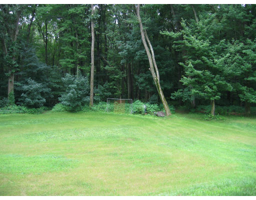 91 Robinson Road West Springfield, MA 01089 - Photo 3 of 13 Gallery Image 3
