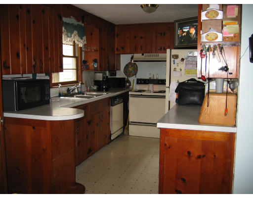 91 Robinson Road West Springfield, MA 01089 - Photo 4 of 13 Gallery Image 4