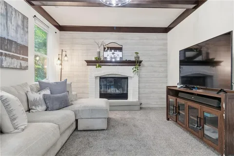 $370,000 | 817 Northwest Golden Court, Blue Springs, MO 64015