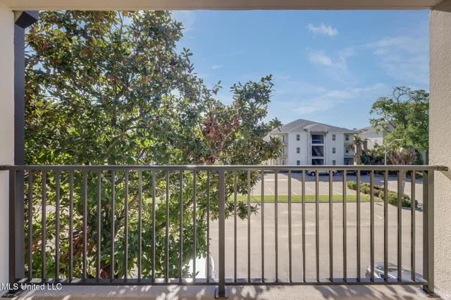$199,000 | 2046 Beach Boulevard, Unit A321, Biloxi, MS 39531