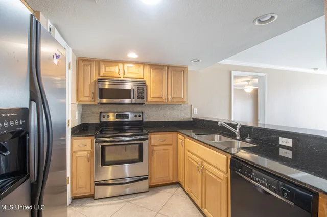 $199,000 | 2046 Beach Boulevard, Unit A321, Biloxi, MS 39531