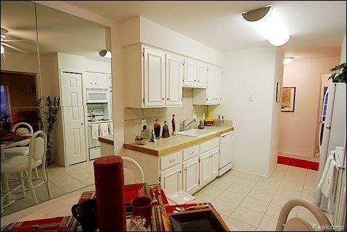 839 West Maple Road, Unit 40 Clawson, MI 48017 - Photo 3 of 9 wellington_0011.jpg