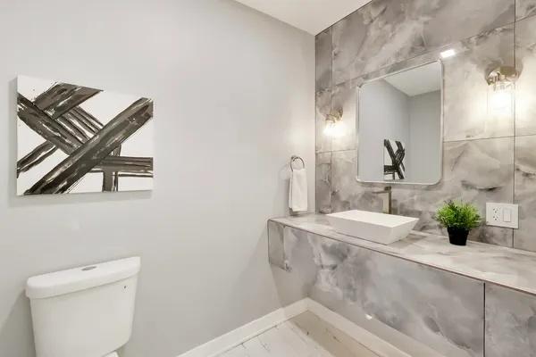 $5,200 | 6730 West Dakin Street, Chicago, IL 60634