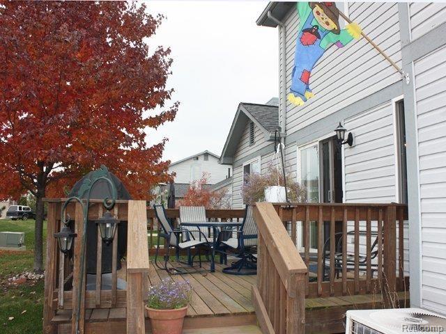 21660 Quail Ridge Drive Riverview, MI 48193 - Photo 3 of 15 Relaxing back deck!