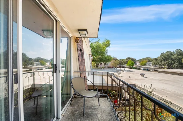 $195,000 | 619 Strings Drive, Unit 619, San Antonio, TX 78216