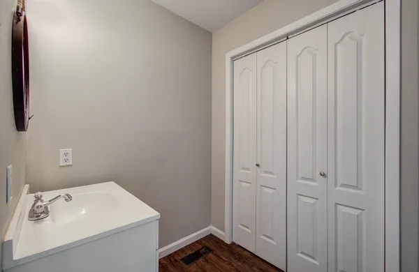 $1,700 | 834 Live Oak Street, Columbus, TX 78934