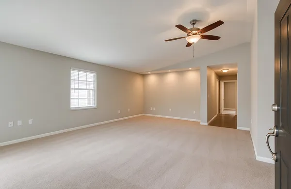 $1,700 | 834 Live Oak Street, Columbus, TX 78934