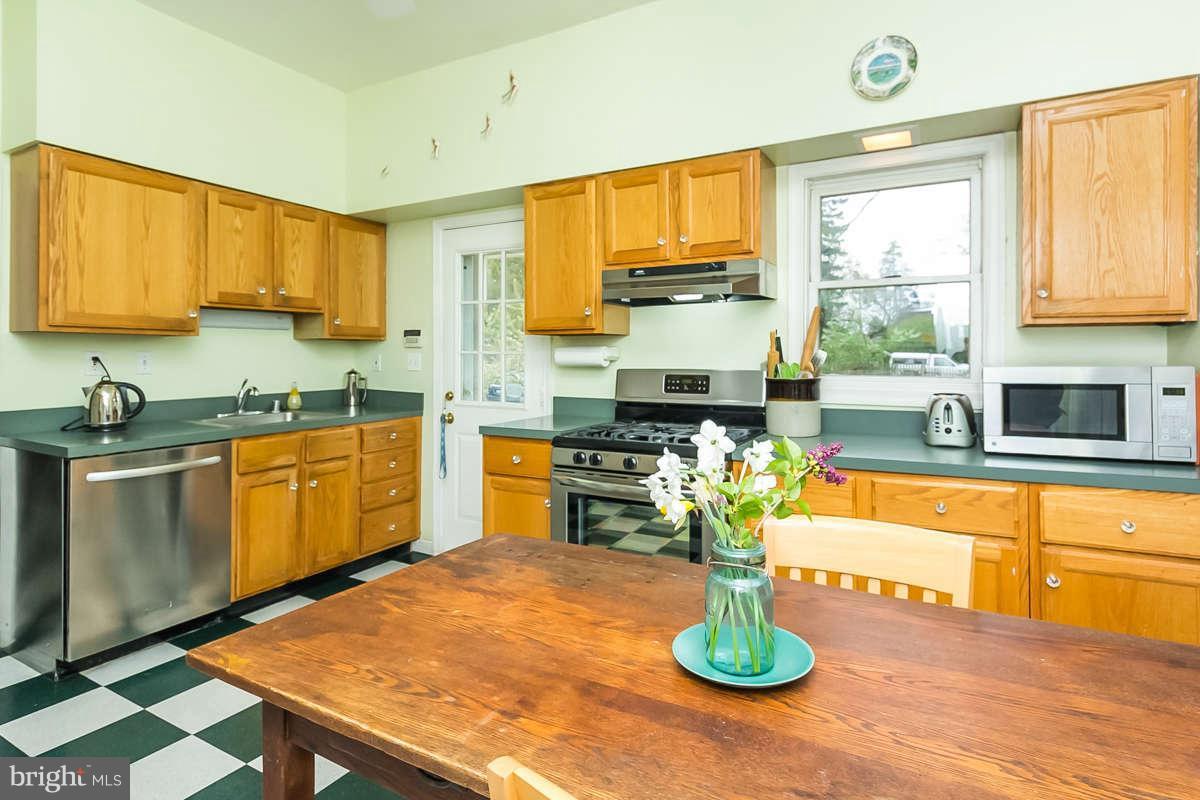 2419 Ken Oak Road Baltimore, MD 21209 - Photo 16 of 30 Kitchen