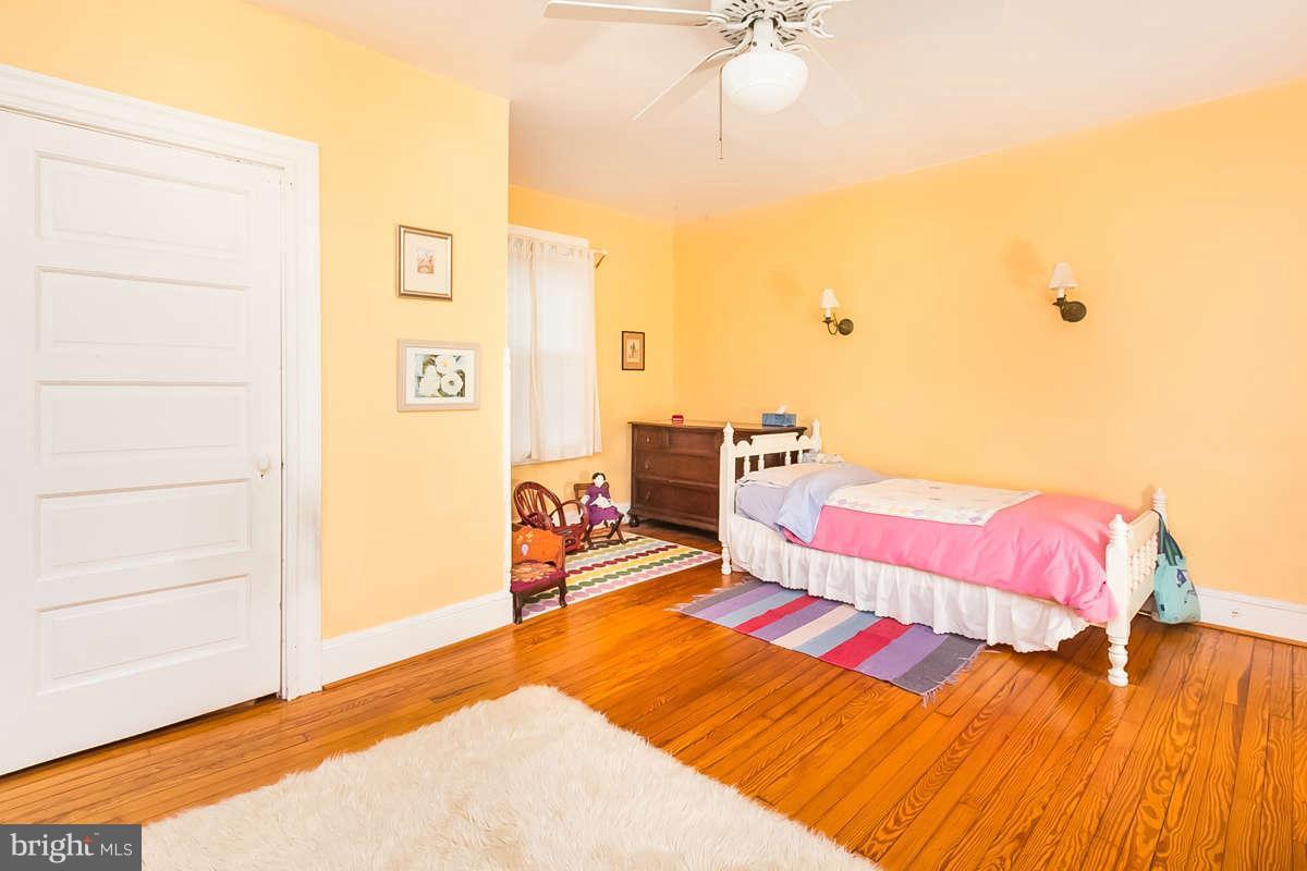 2419 Ken Oak Road Baltimore, MD 21209 - Photo 22 of 30 Bedroom