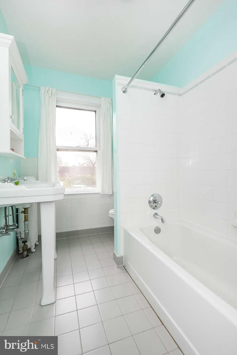 2419 Ken Oak Road Baltimore, MD 21209 - Photo 25 of 30 Bath
