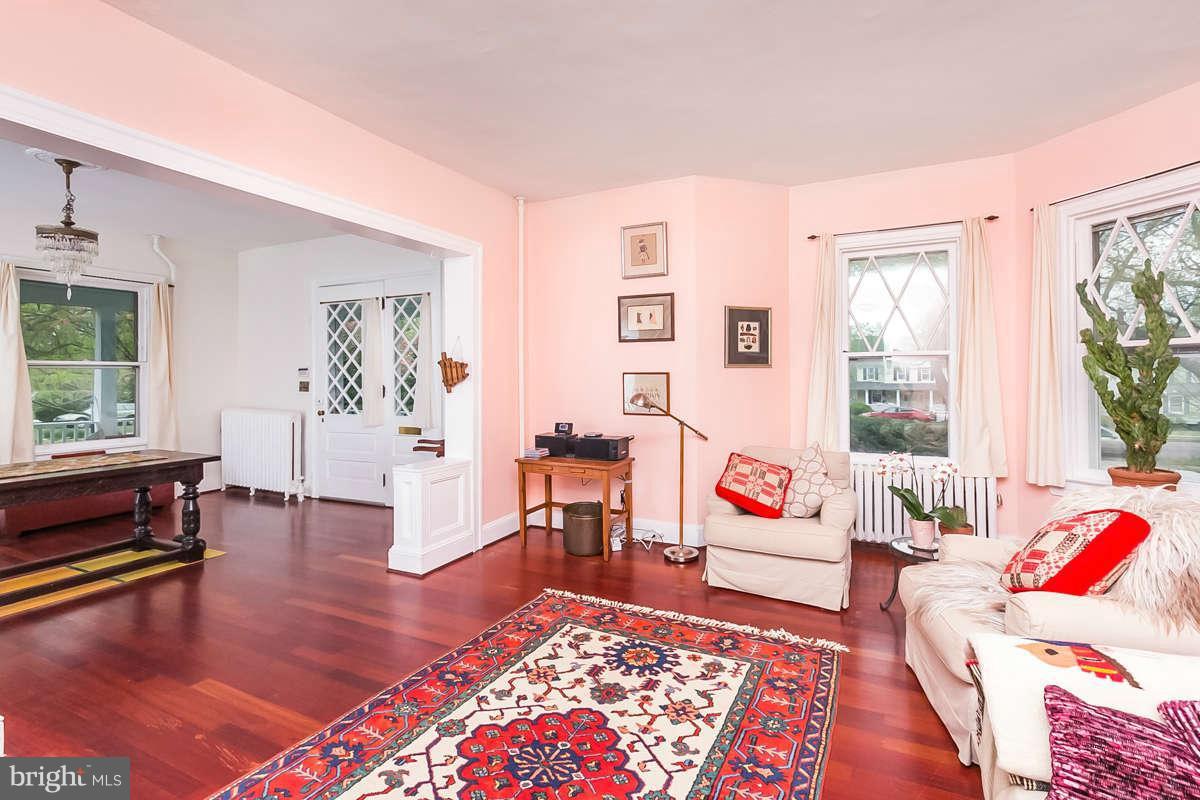 2419 Ken Oak Road Baltimore, MD 21209 - Photo 6 of 30 Living Room