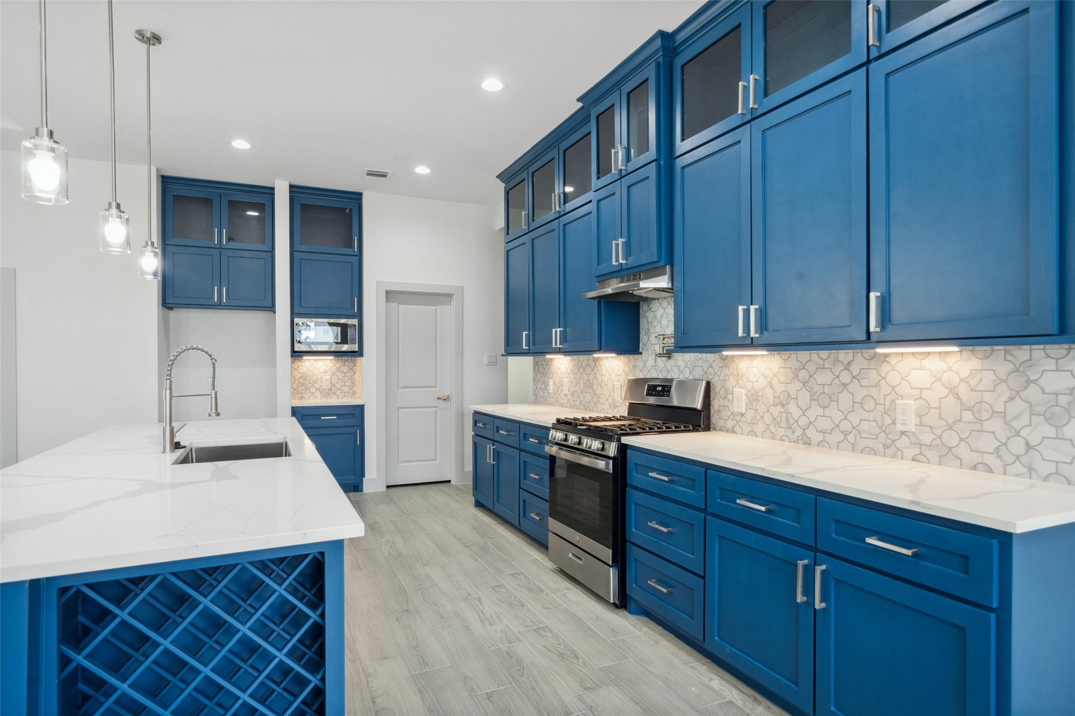 619 Longhorn Trail Angleton, TX 77515 - Photo 11 of 32