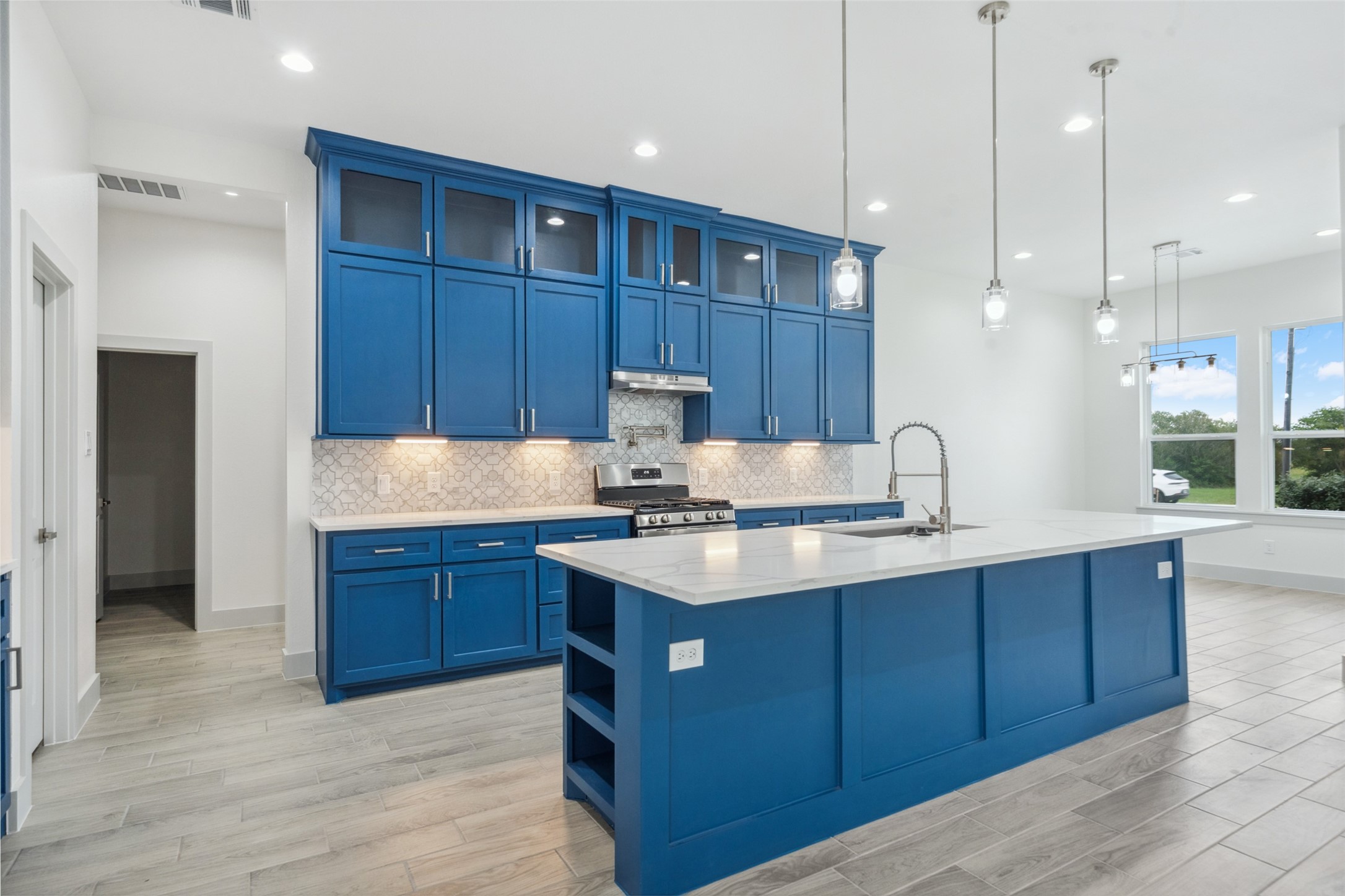 619 Longhorn Trail Angleton, TX 77515 - Photo 15 of 32