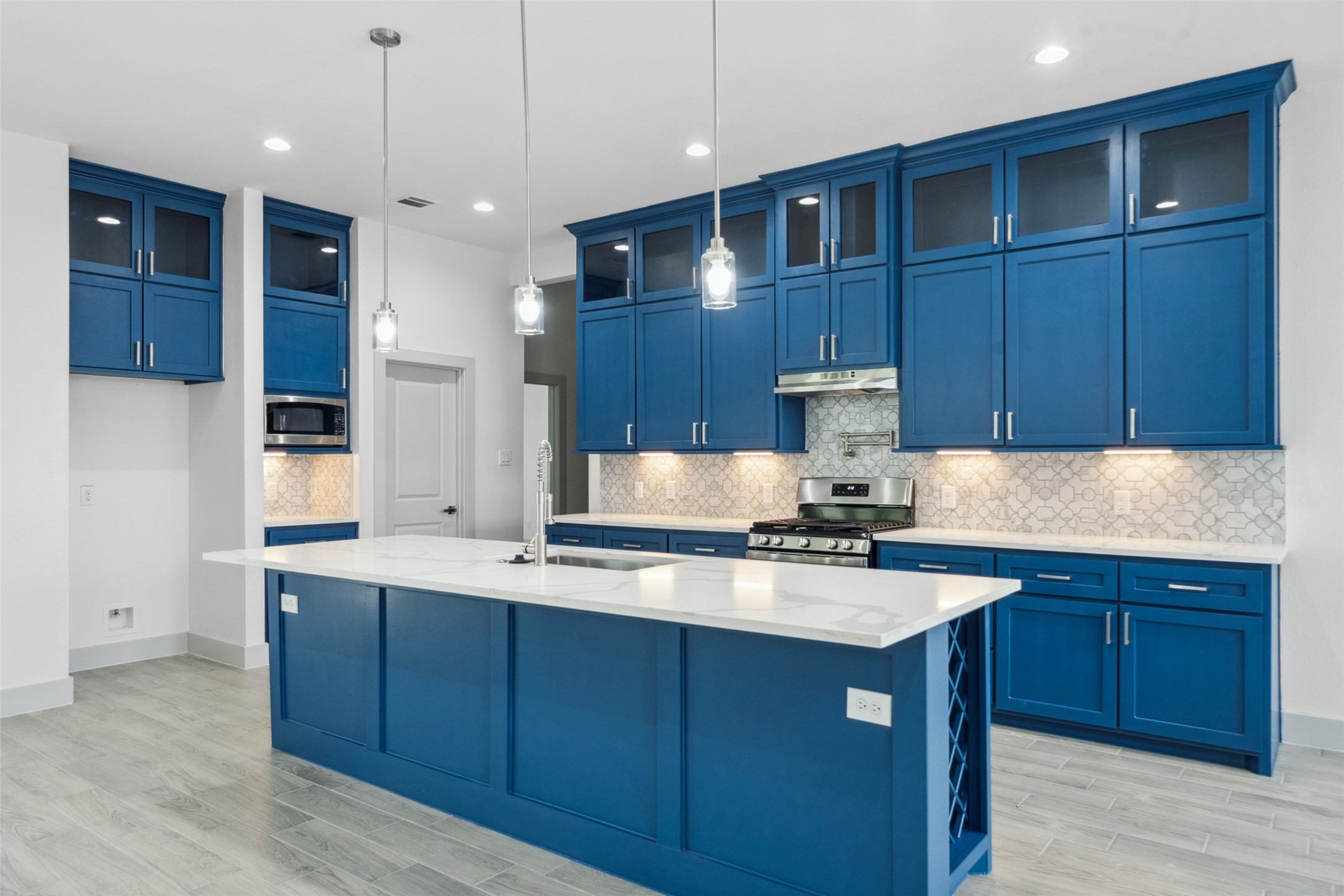 619 Longhorn Trail Angleton, TX 77515 - Photo 8 of 32